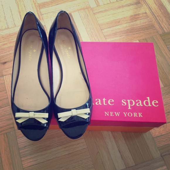 Size 6 Kate Spade shoes :)