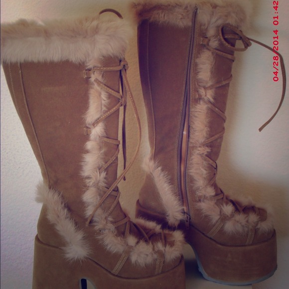 Demonia Camel brown boots