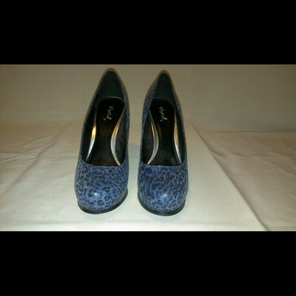 Blue and Black Leopard High Heel Platform Pumps - Picture 2 of 4
