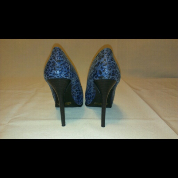 Blue and Black Leopard High Heel Platform Pumps - Picture 4 of 4