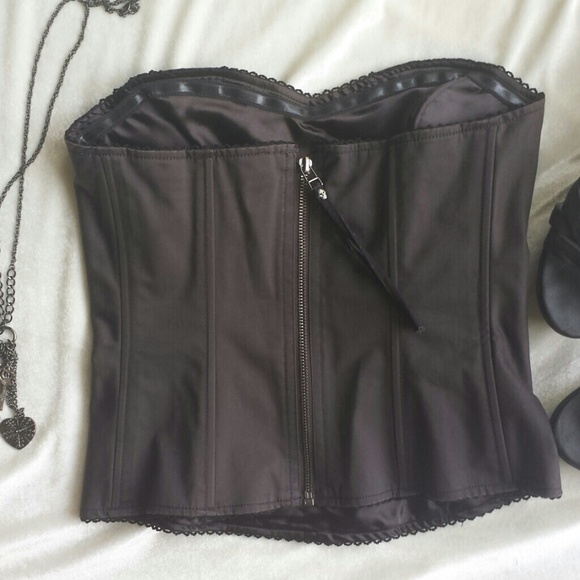 *UNAVAILABLE* πHP!π GUESS studded grey corset - Picture 3 of 3