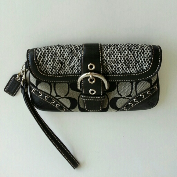 Coach wristlet - Picture 1 of 1