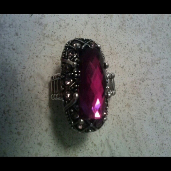 Statement Ring - Picture 2 of 4