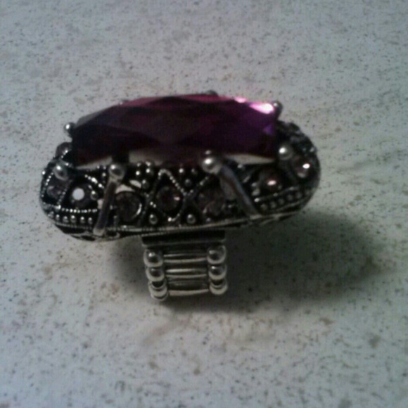 Statement Ring - Picture 3 of 4