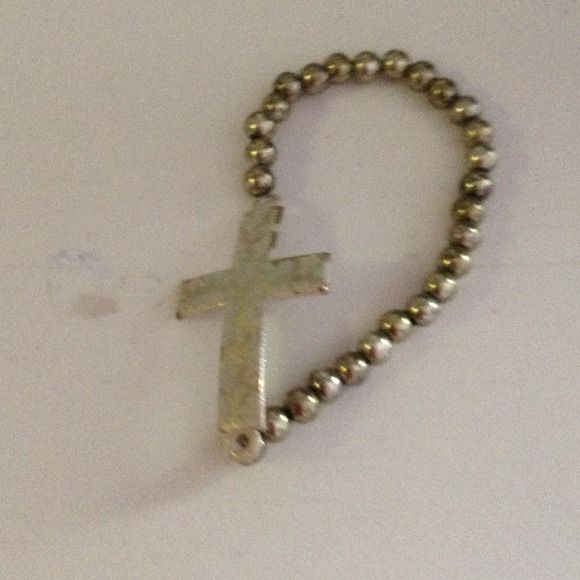 cream/ gold color on the cross - Picture 1 of 3