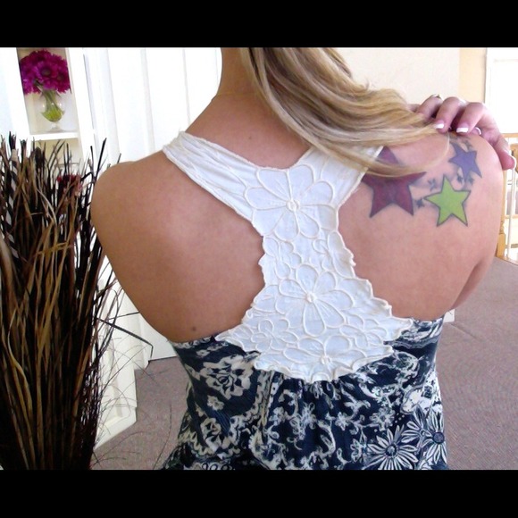 Cute top! - Picture 2 of 2