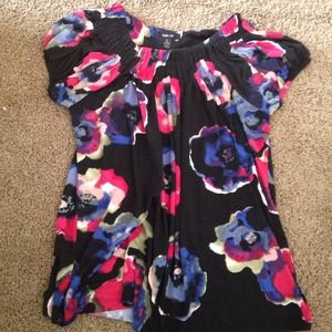 Beautiful vibrant summer top .size XL.