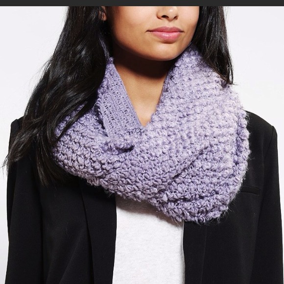 URBAN OUTFITTERS infinity scarf