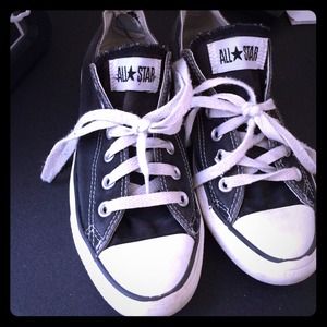 Black and white converse all star