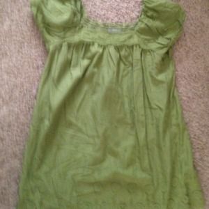 Cute green short sleeve top. Lots of detail❤️❤️