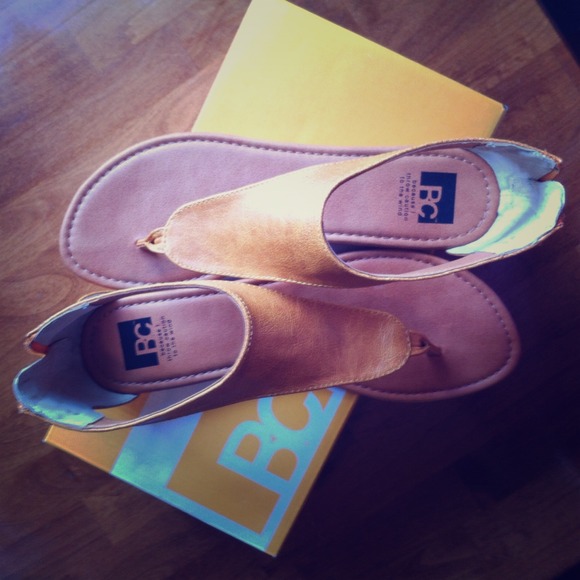 BC Mustard Sandals - Picture 1 of 2