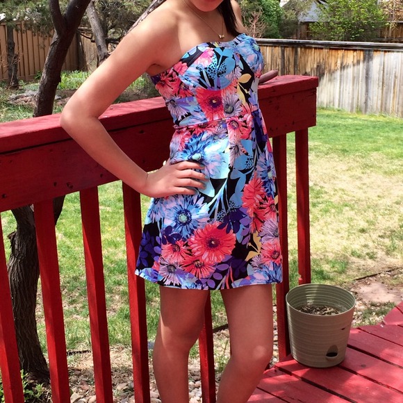 CANDIE'S STRAPLESS FLORAL - Picture 3 of 3