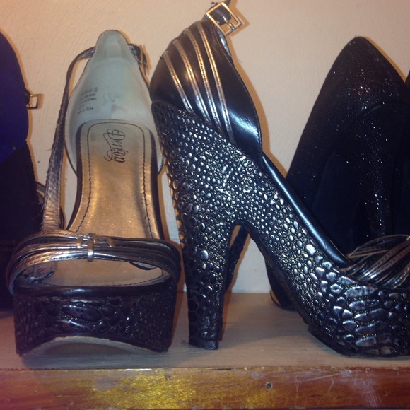 Dereon heels worn once - Picture 1 of 4