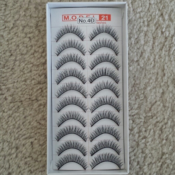 40 Pairs of False eyelash.
