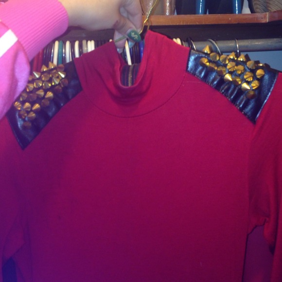 Red shoulder spike dress with two high splits