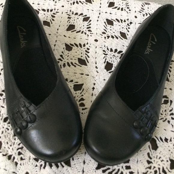 Clark's leather Mary Jane flats with buttons! Sz 6