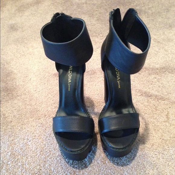 ❌SOLD❌ Wild Diva Vive-04 Chunky Platform Heels - Picture 3 of 4