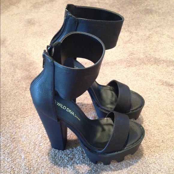❌SOLD❌ Wild Diva Vive-04 Chunky Platform Heels - Picture 4 of 4