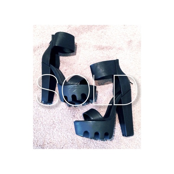 Wild Diva Shoes - ❌SOLD❌ Wild Diva Vive-04 Chunky Platform Heels