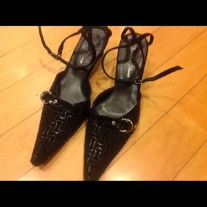 Pointy Black Medium Heels