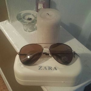 Aviator style sunglasses