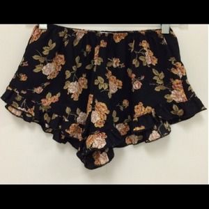 Brandy Melville Vodi Shorts