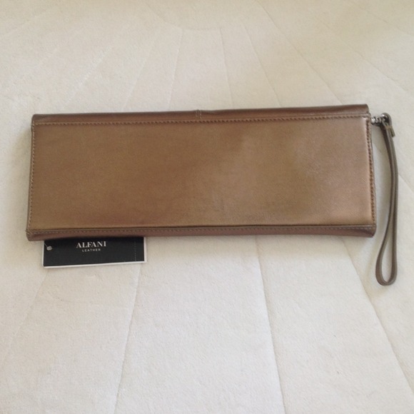 ⚡SALE⚡NWT Alfani clutch - Picture 2 of 4