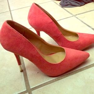 Gorgeous pink heels!