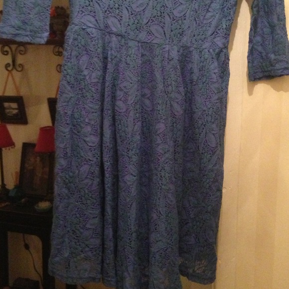 Blue lace dress - Picture 4 of 4
