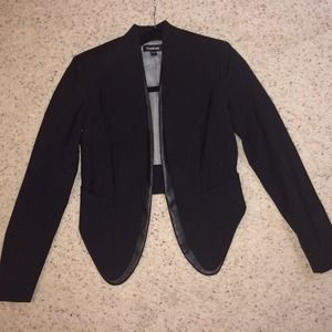 Black cropped bebe blazer