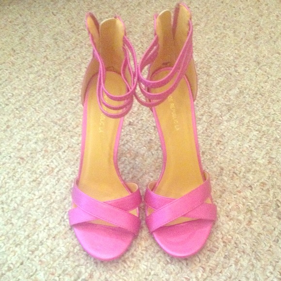 Pink fuchsia heels
