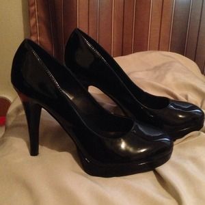 Black high heels (New/Never Worn)