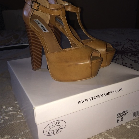 Steve Madden Devinnn Cognac Heels