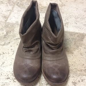 Roxy Brown Booties