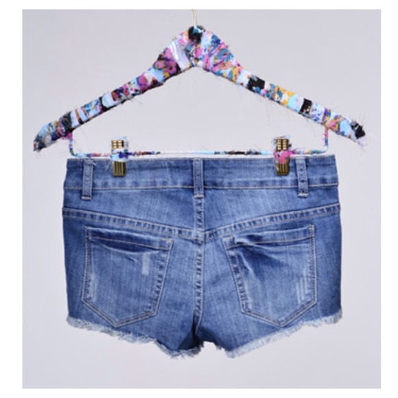 ✌🏼 Lace Pocket Denim Cut Off Shorts ✌🏼️ - Picture 2 of 4