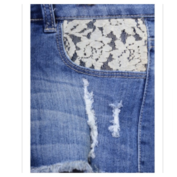 ✌🏼 Lace Pocket Denim Cut Off Shorts ✌🏼️ - Picture 3 of 4