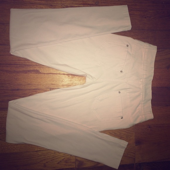 BRAND NEW!⭐️ white jeggings!