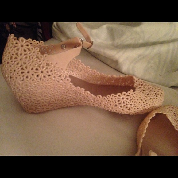 Size 8 Jelly sandals!