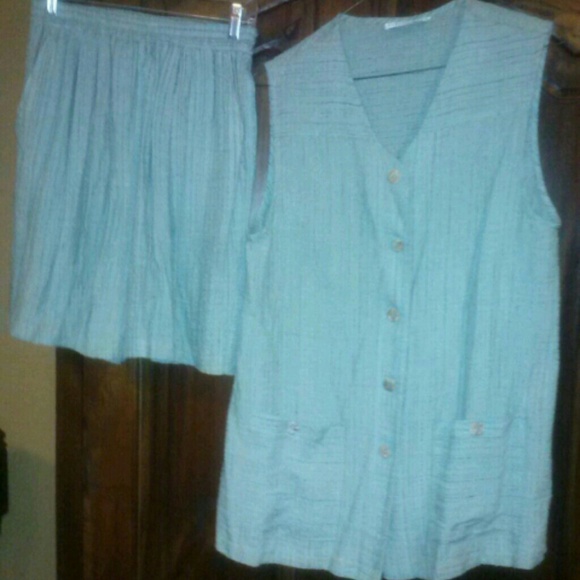 Short Set - Picture 2 of 4