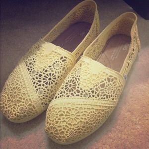 TOMS Flats