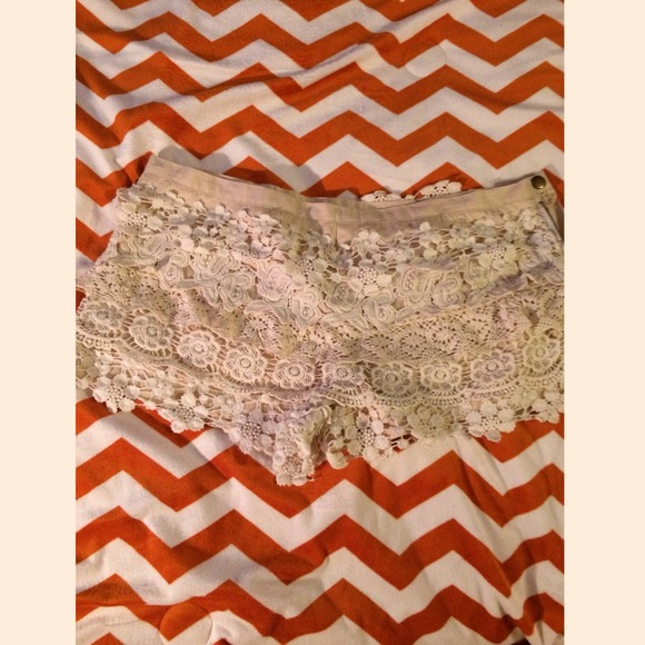 Brand new off white lace shorts