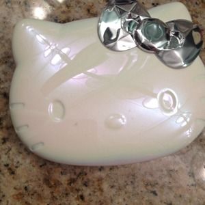 HELLO KITTY Eyes and Lips Palette.