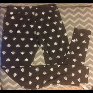 ⚡️SALE⚡️ Black Leggings With White Diamonds.