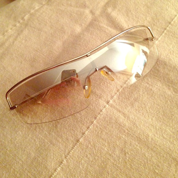 💯% Gucci Clear Smoke Lens Silver Wire Frame