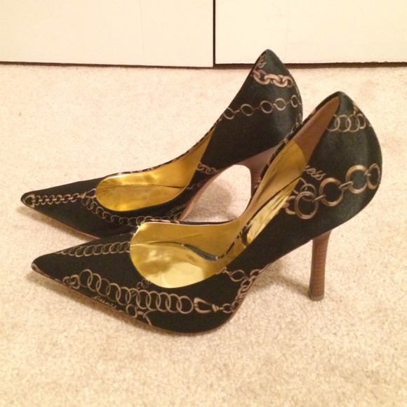 Guess By Marciano Chain Pumps