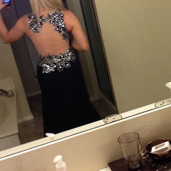 Prom dress - Picture 2 of 4