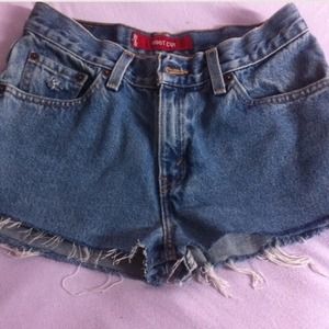 Levis, high waisted shorts! ❤️❤️
