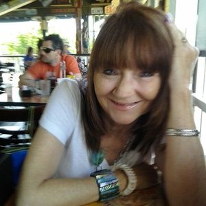 HELLO MY DEAR FELLOW POSHERS.