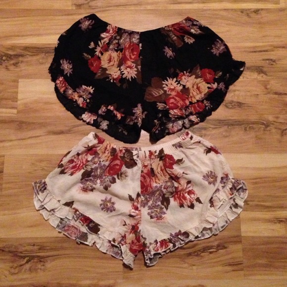 🌸SHOWING🌸 Brandy Melville floral vodi's