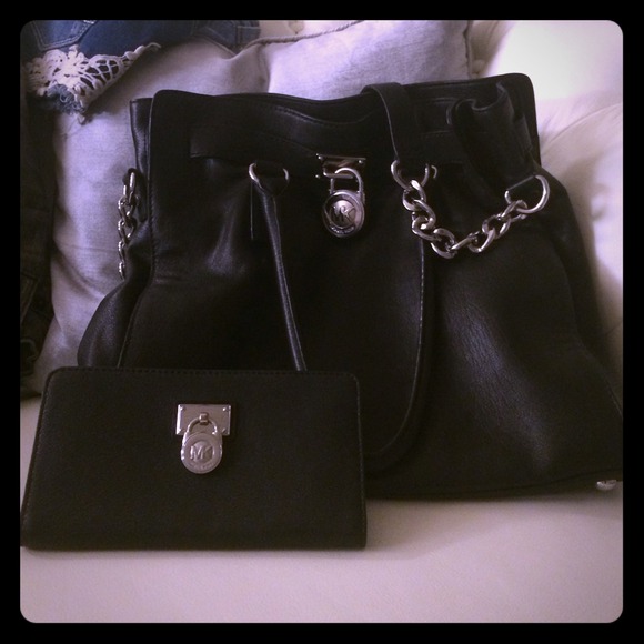 Black leather Micheal Kors Purse & Wallet